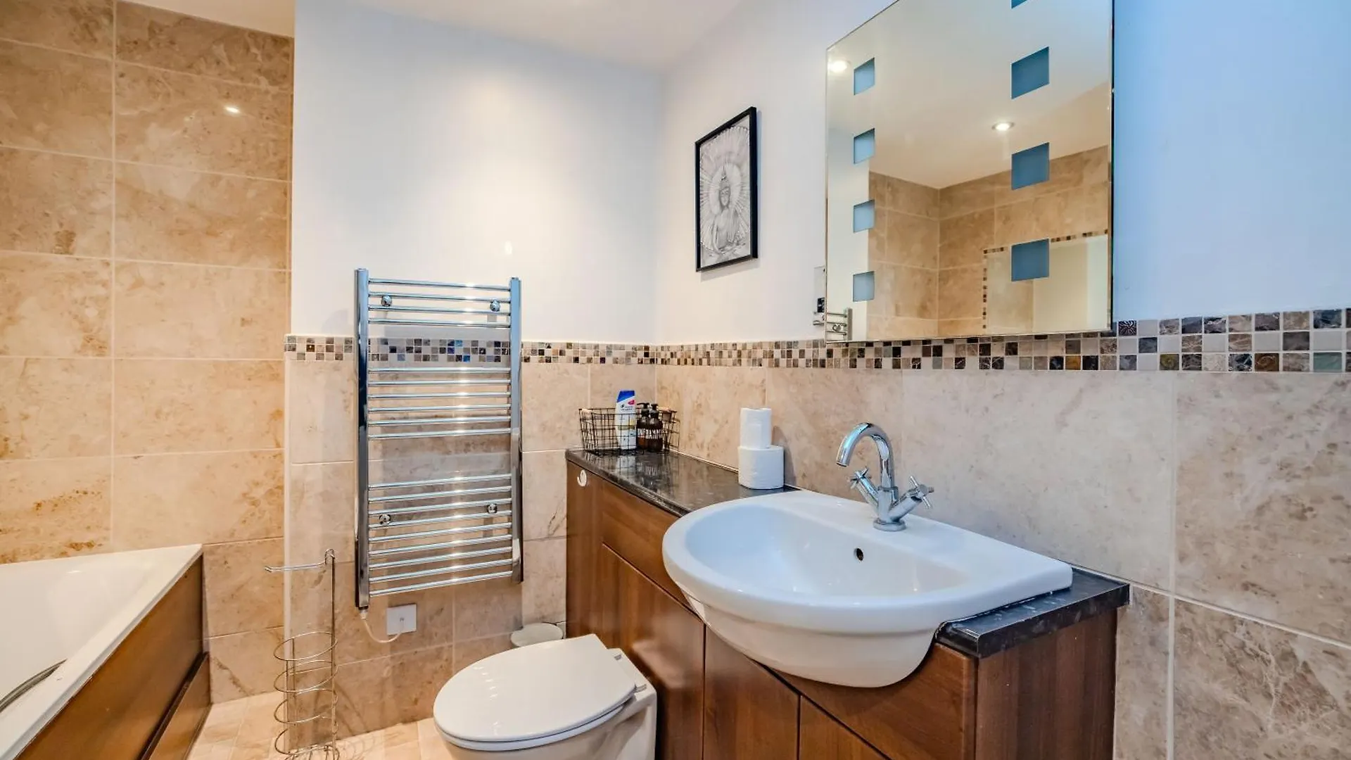 Central Three Bedroom Flat I Sleep Upto 9 Guests Brighton 0*,  United Kingdom