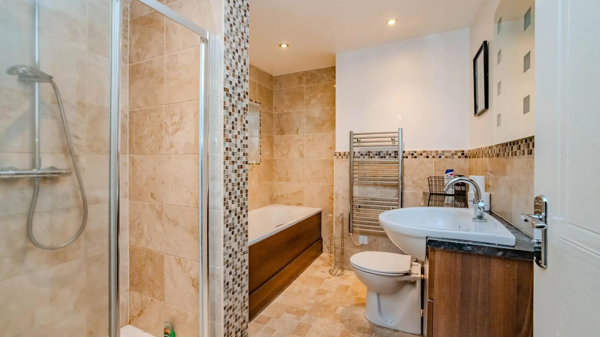 Central Three Bedroom Flat I Sleep Upto 9 Guests Brighton Apartment