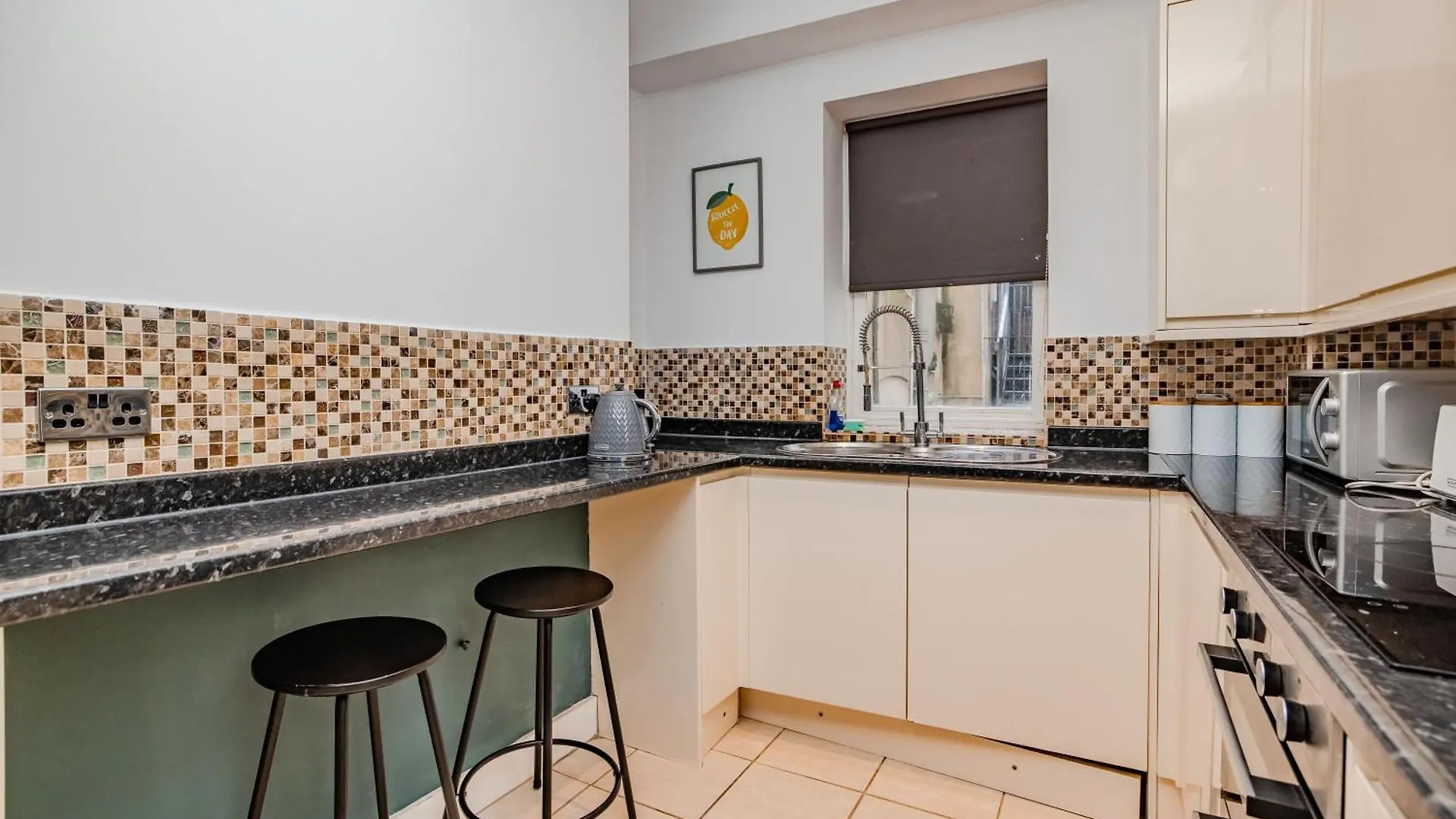 Central Three Bedroom Flat I Sleep Upto 9 Guests Μπράιτον