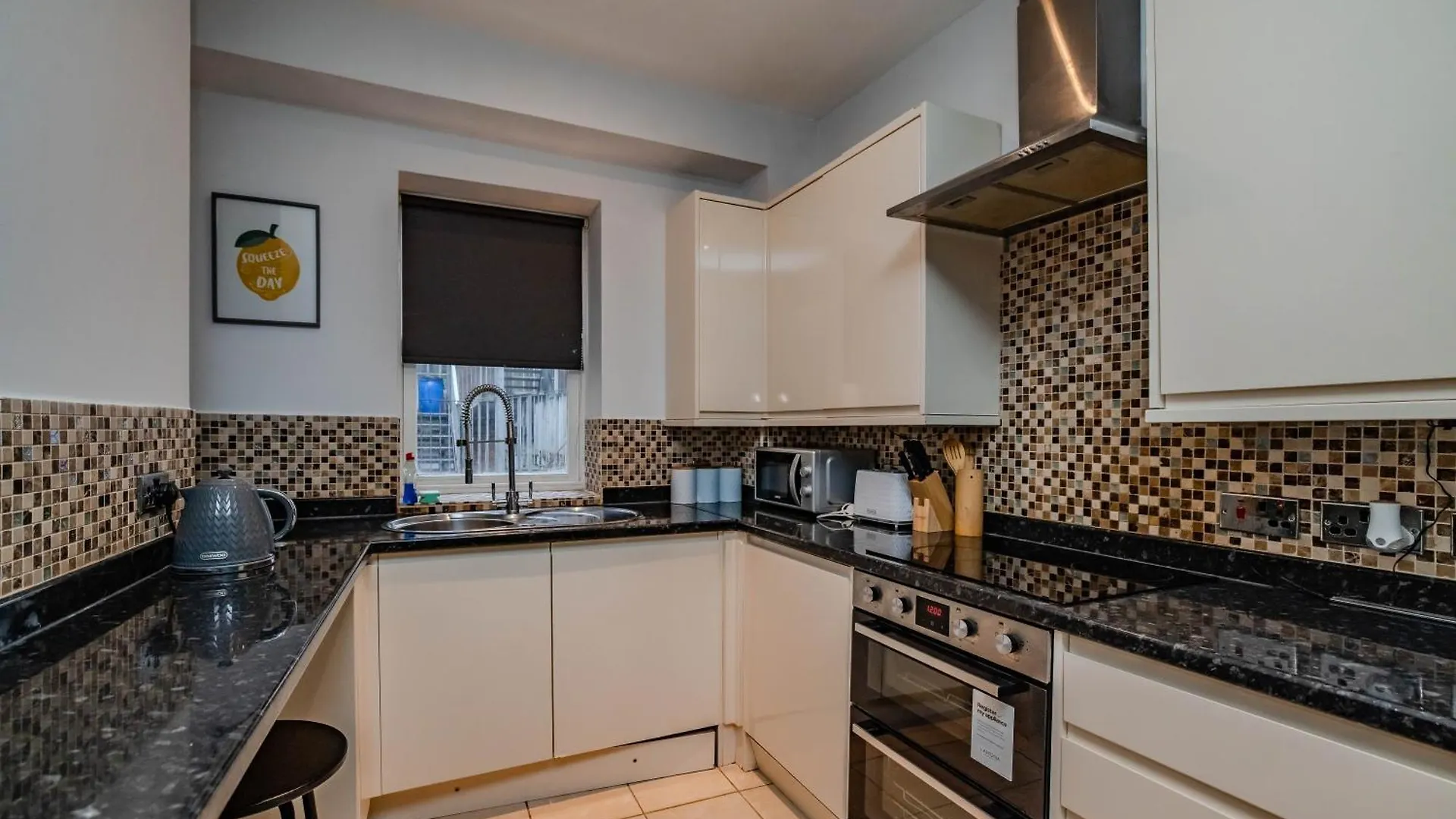 Central Three Bedroom Flat I Sleep Upto 9 Guests Hove 0*,